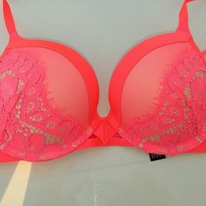 Victoria's Secret Very Sexy/Push-up Bra! LIKE NEW!